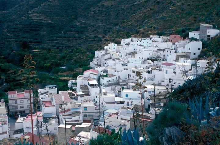 Una escarpada orografía natural define el entorno en el que se asiente este municipio almeriense. Fotografía: Servicio Provincial de Turismo.