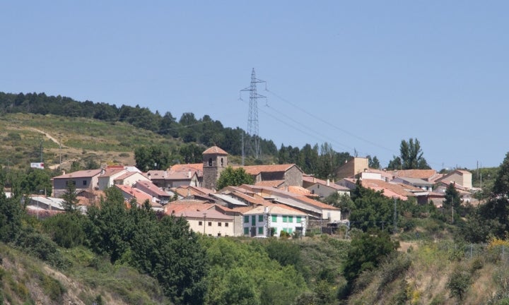 Vista de Robregordo, uno de los pocos municipios de Madrid con menos de 50 habitantes. Foto: Carlos Delgado vía Wikipedia / CC BY-SA