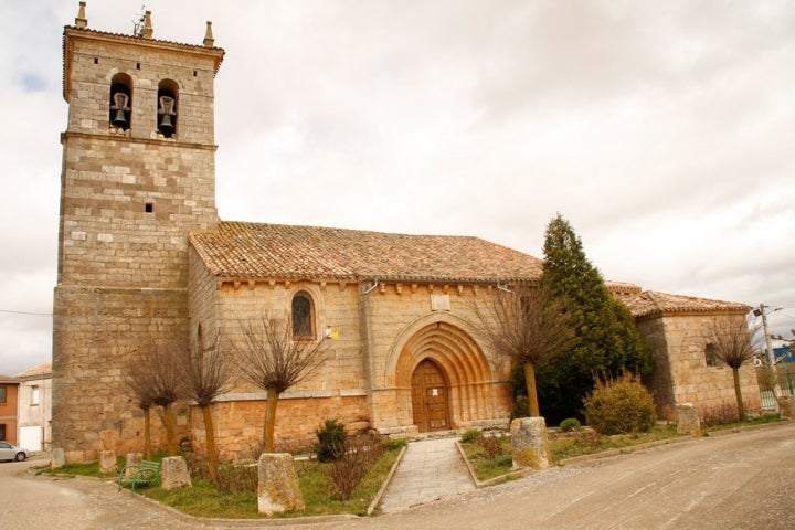 Iglesia de San Miguel en Villamayor de Treviño. Foto: Maintenance Script vía Wikipedia / CC BY-SA