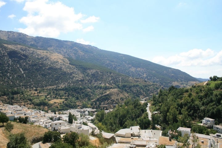 Panorámica de la ciudad, sitada en pleno Parque Nacional de Sierra Nevada. Fotografía: David C Green vía Visualhunt / CC BY