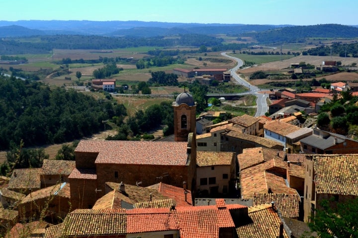 Tejados a dos aguas de Biosca, en la Segarra. Foto: Angela Llop vía Visual Hunt