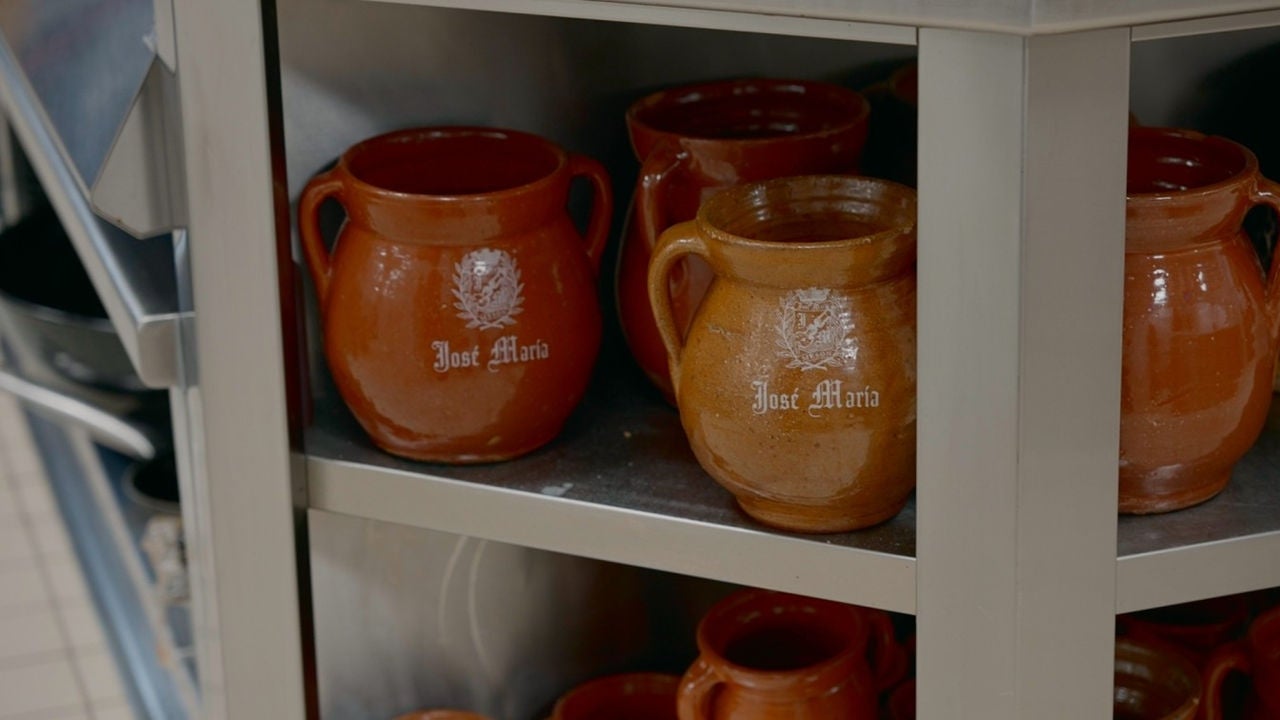 vasijas de barro del restaurante