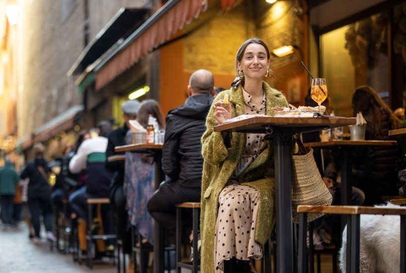 Terraza de restaurante llena