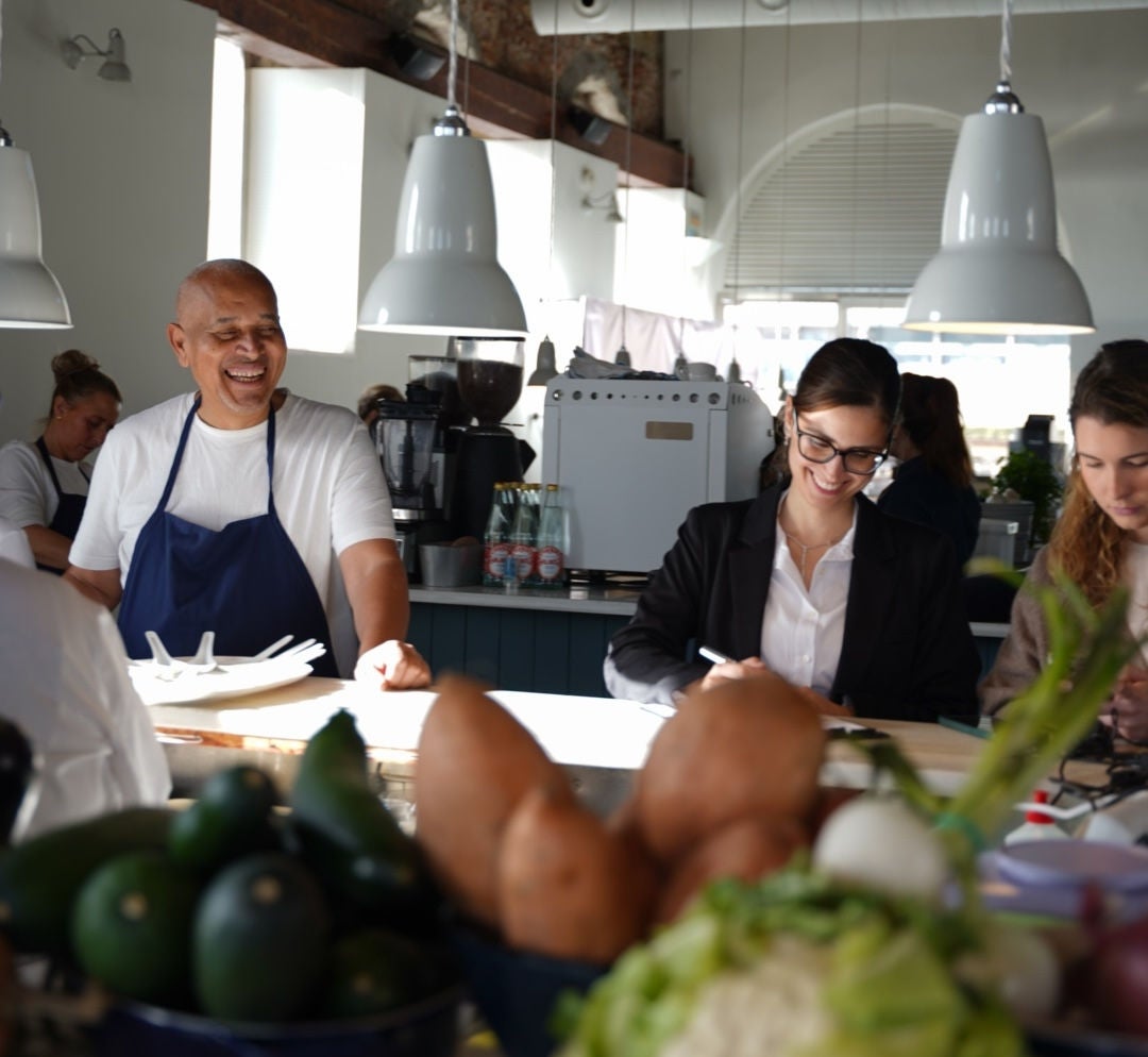 Parte del Staff del restaurante durante un servicio