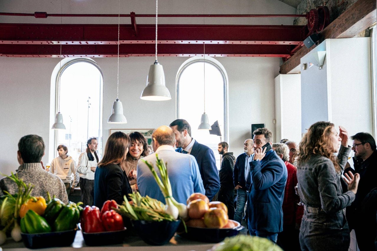 asistentes al evento de la caseta de las bombas