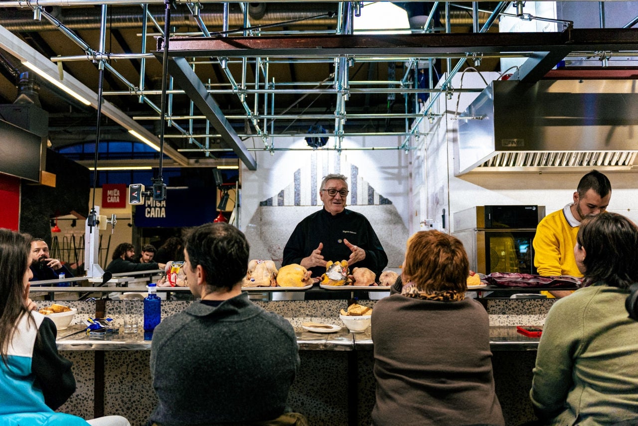 Higinio en el Mercado de Vallehermoso: lo que no sabes de las aves